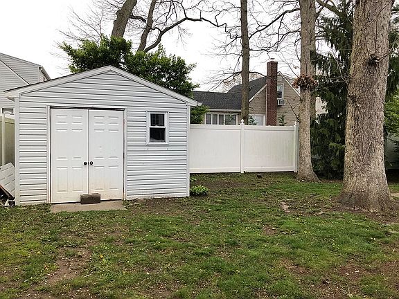5th image of 89 New Hampshire Ave