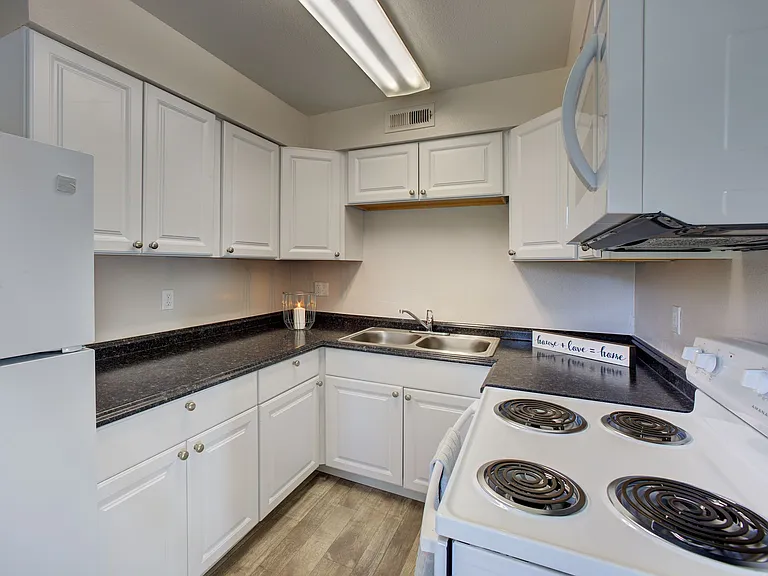 Fair Oaks Apartments — Photo 4