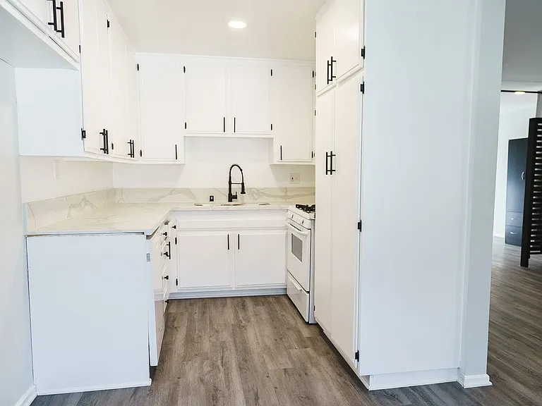 18407 Dearborn Street — Photo 19