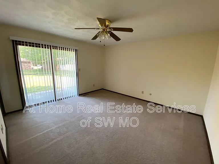 513 E Latoka Ct — Photo 9