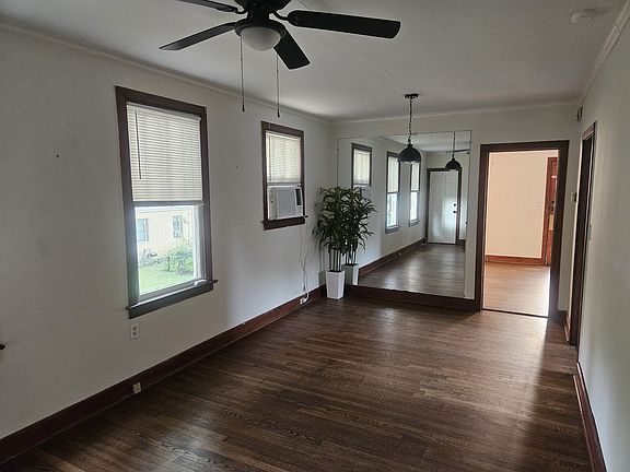 4th image of 1111 1/2 E 52nd St #A