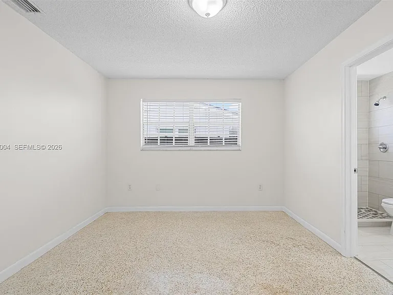 1333 W 37th St — Photo 18