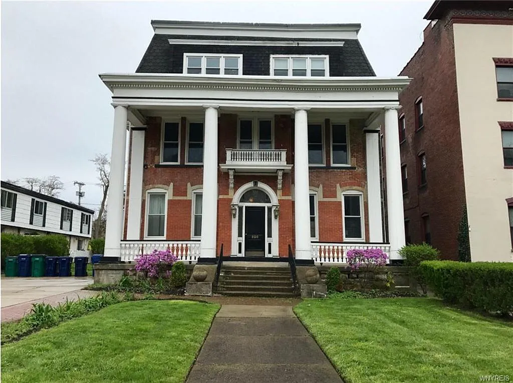 220 Summer St photo 1
