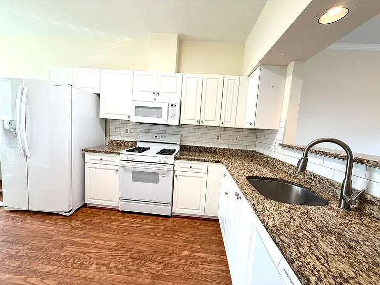 2543 Selkirk Ct — Photo 5