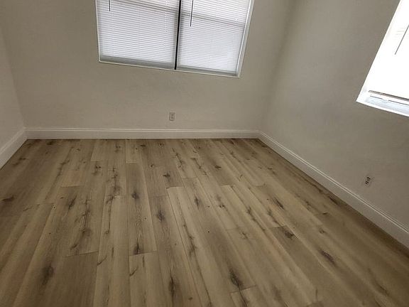 5th image of 1903 Thomas St #5