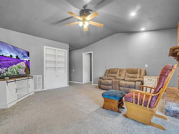4th image of 123 Sondra Dr
