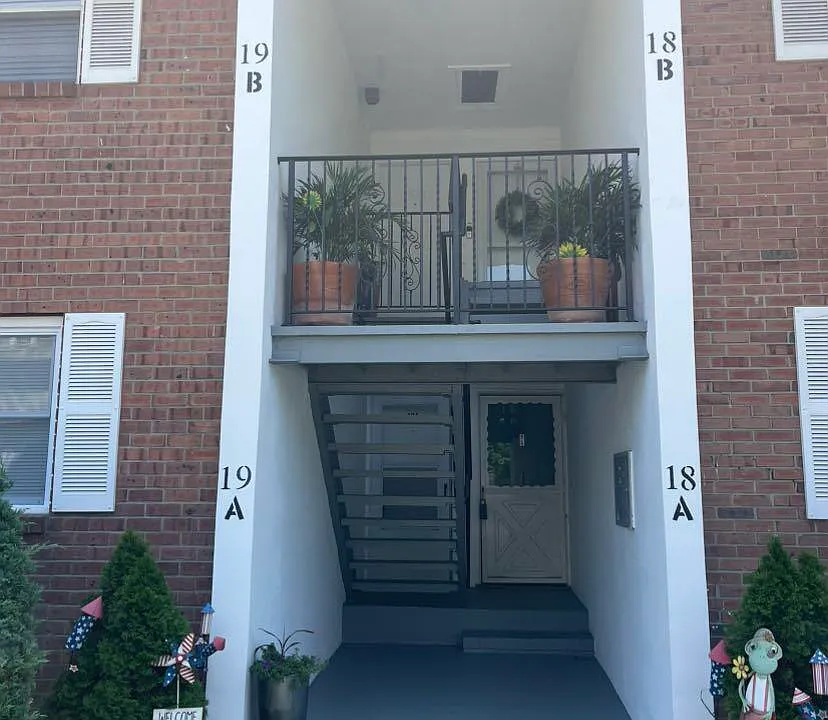 735 Greens Ave #19A