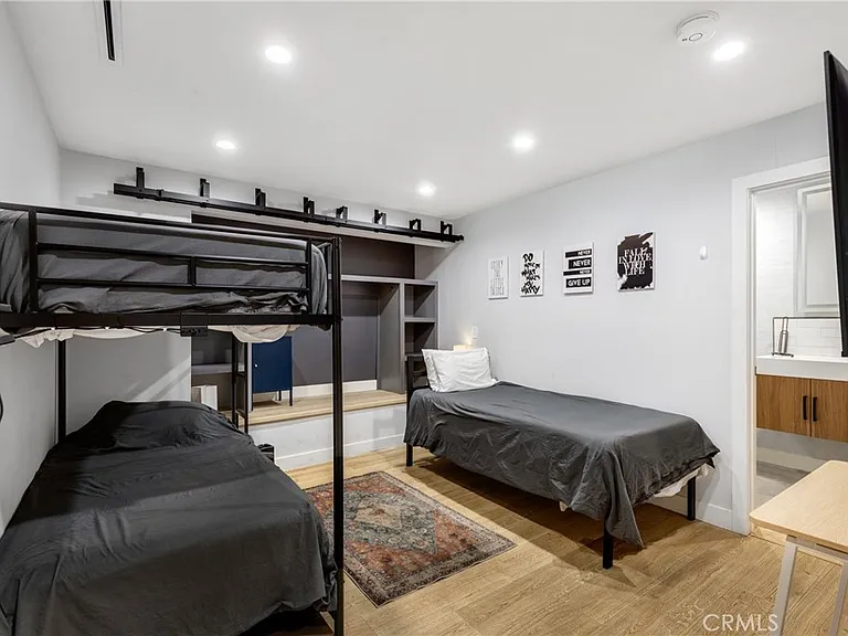 5150 Campo Rd — Photo 18