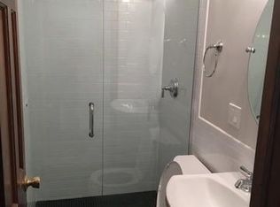 1052 W Monroe St #215, Chicago, IL 60607