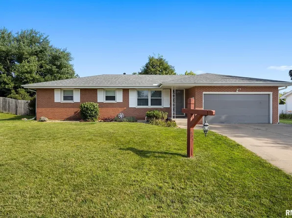909 E Kay St, Morton, IL 61550