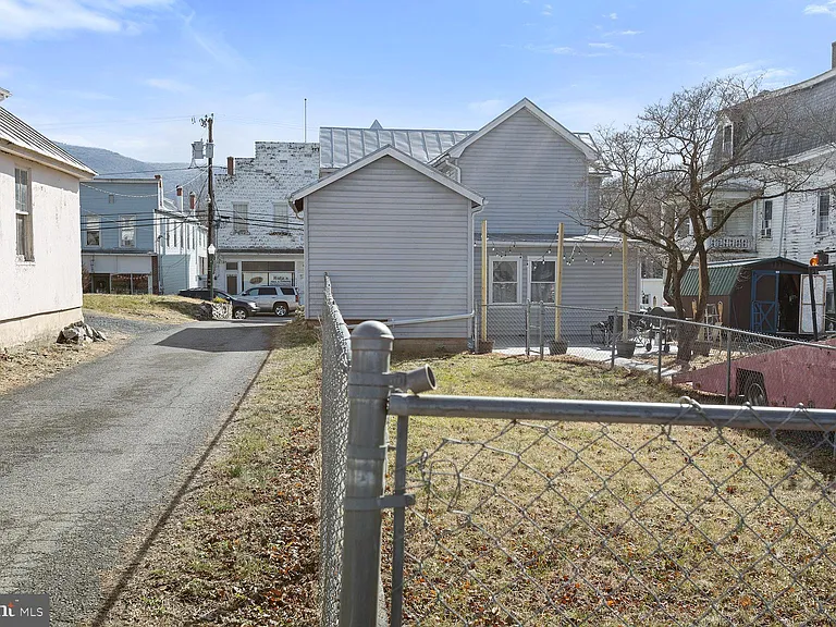 106 N Main St — Photo 28