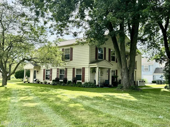 2646 Wildwood Ct, Lake Orion, MI 48360