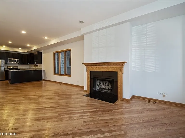 623 W Briar Pl #1 — Photo 5