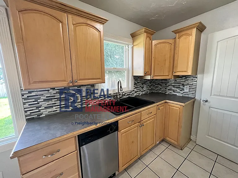 578 Filmore Ave — Photo 2