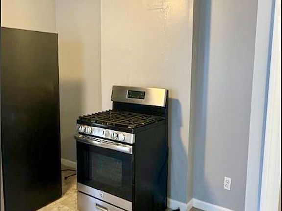 4th image of 865-867 Manton Ave
