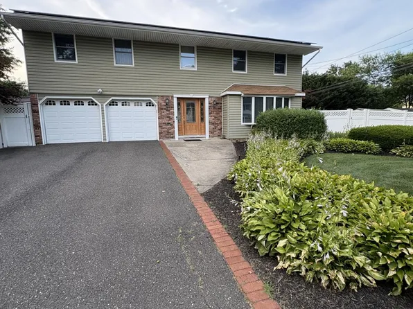 147 Wayne Street, Hauppauge, NY 11788