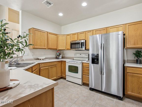 5th image of 522 W Moorwood St