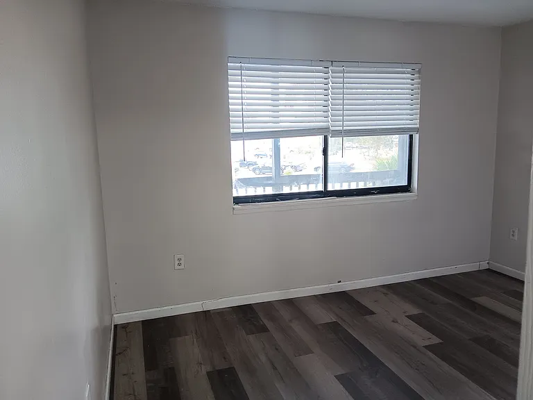 2541 S Myrtle Ave #D — Photo 22