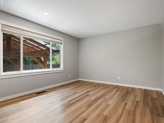 5th image of 6422 SW Roundtree Ct