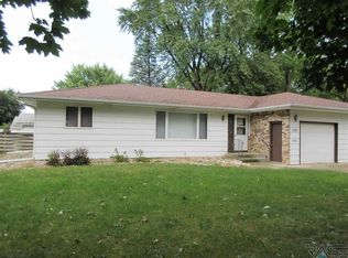 706 NW 3rd St, Madison, SD 57042