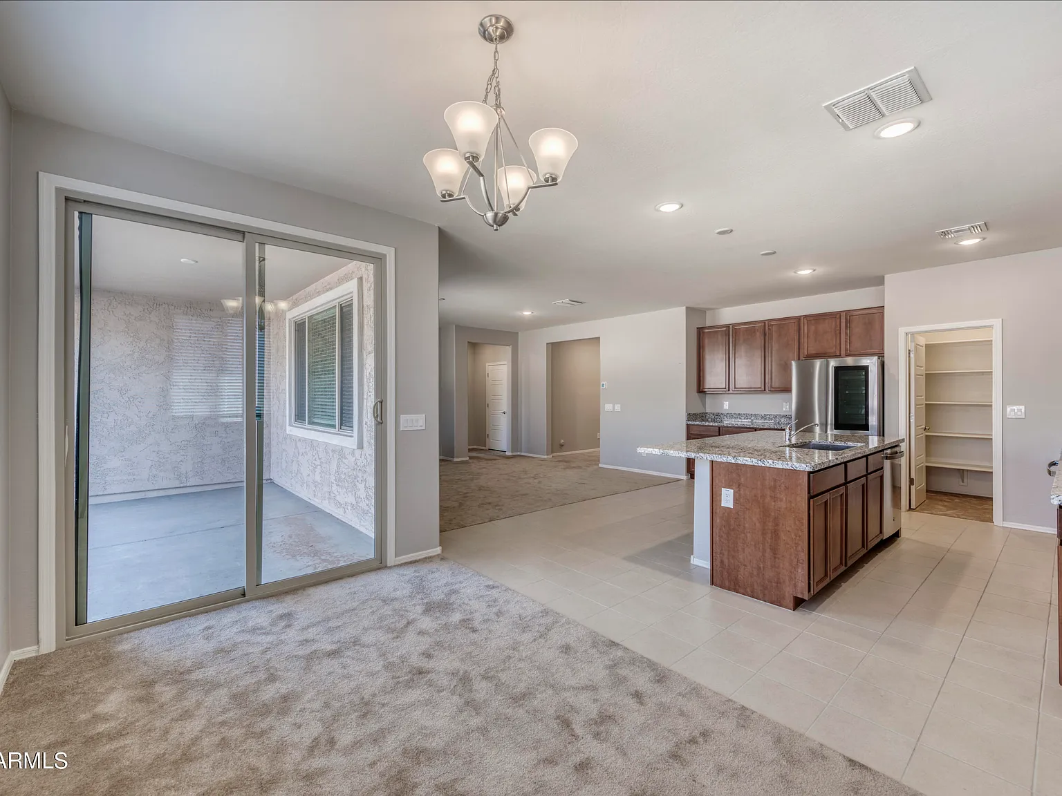 4 bed, 2.5 bath, 2026 sqft, $2,299 — Photo 4