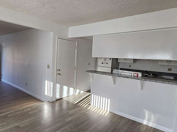5th image of 5010 Sunshine Ln