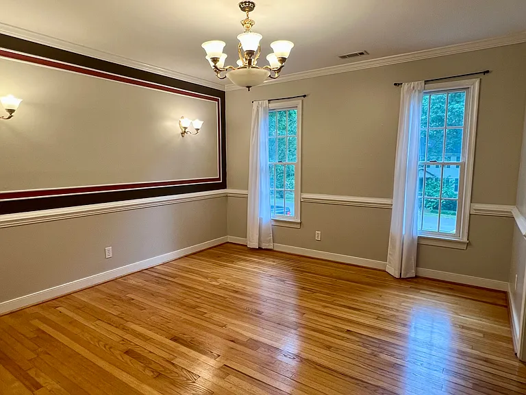 331 Glenpark Ln — Photo 4