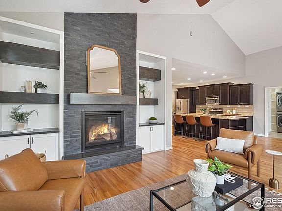 3rd image of 828 Crooked Creek Way