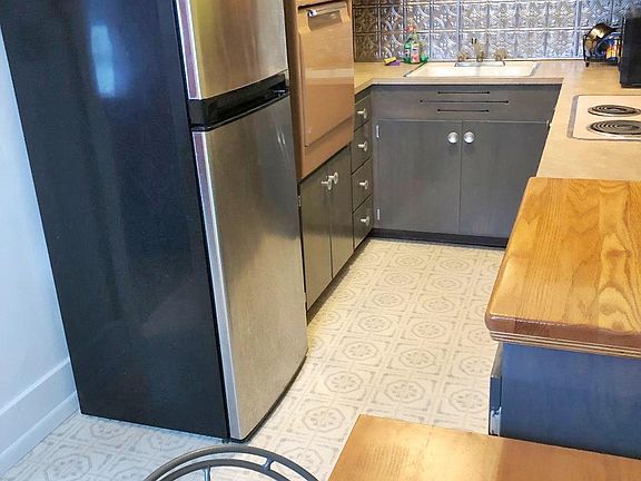 4th image of 4522 Brooklyn Ave NE APT 305