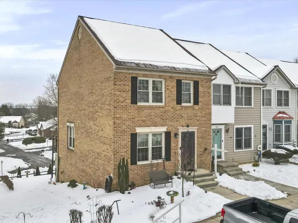 60 Morningside Dr, Falling Waters, WV 25419