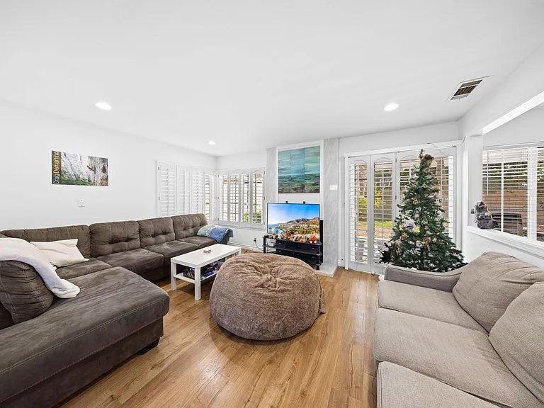 17612 Webster Ave — Photo 16
