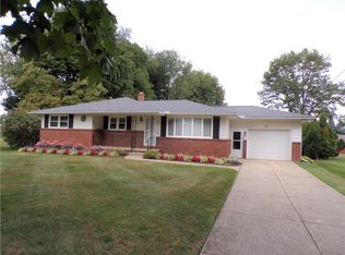 60 Dewey Dr, Girard, PA 16417