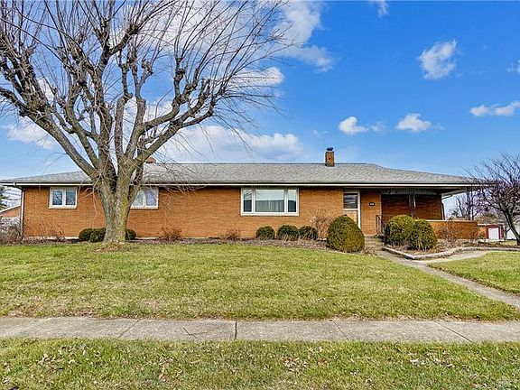 3rd image of 11 W Bonomo Dr