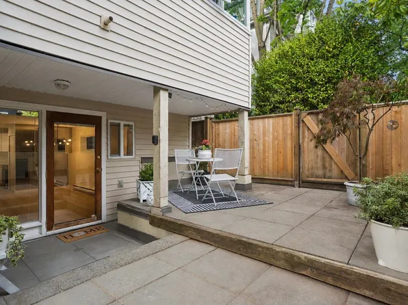 3250 W 4th Ave #3, Vancouver, BC V6K 1R9