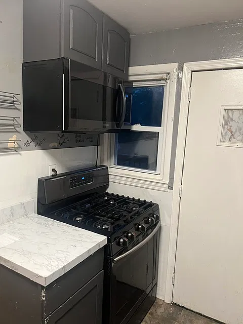 1 bed, 1.5 bath, 900 sqft, $2,500 — Photo 2