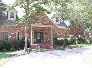 2879 N Old Dominion Way, Fayetteville, AR 72703