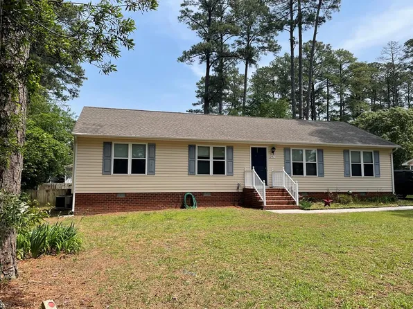 247 Shore Dr, Hartfield, VA 23071