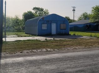 617 S Main St, Seadrift, TX 77983