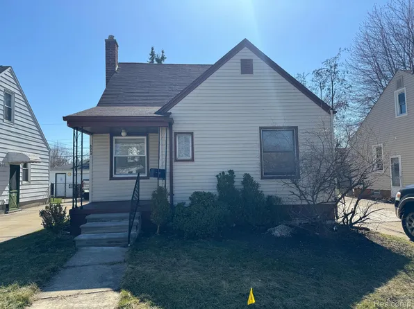 8064 Sterling St, Center Line, MI 48015