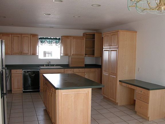 Large Kitchen 1