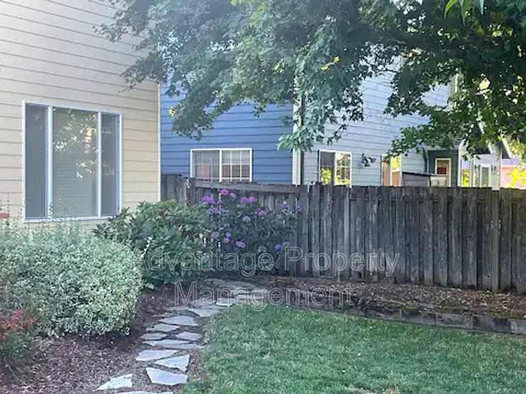 1622 SW Country Club Pl — Photo 21
