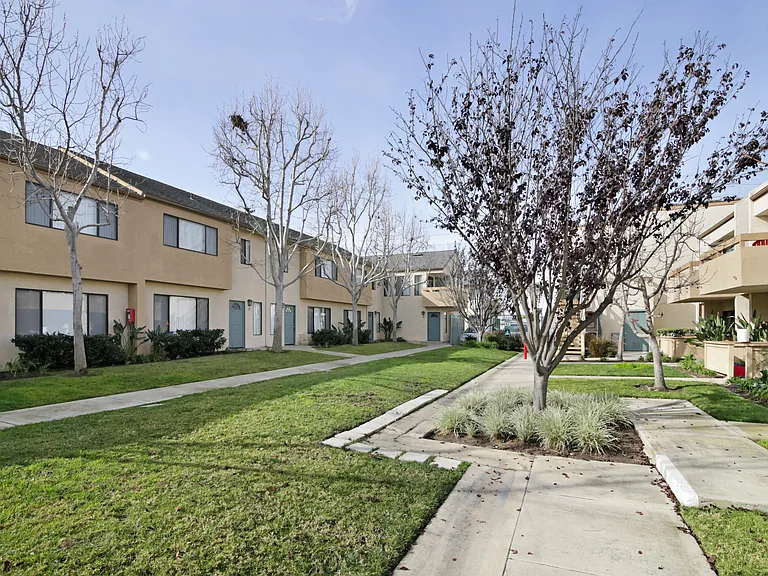 1955 Wallace Ave — Photo 6