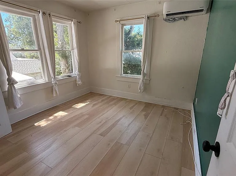 905 Jones St — Photo 18