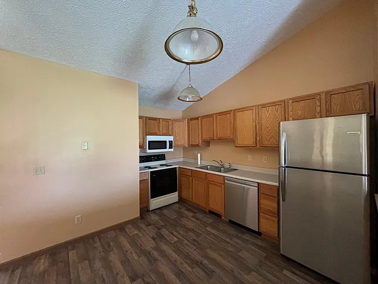 304 Brunswick Dr #B — Photo 4