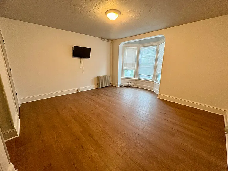 959 E Philadelphia St — Photo 10