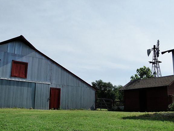 5th image of 9208 E Avenue G