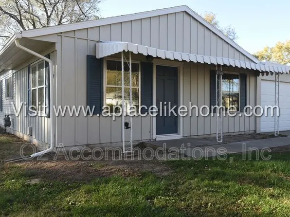 3310 Iroquois Ln, Saint Joseph, MO 64503