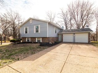12118 Sage Glen Ct, Maryland Heights, MO