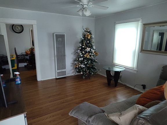 3rd image of 411 S Pixley St