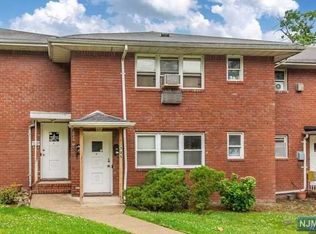 325 Grantwood Blvd APT 2A, Palisades Park, NJ 07650
